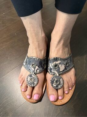 Jack Rogers Gray Camouflage Floral Thong Sandals